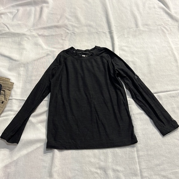 Bundle boys tops and pants - Picture 7 of 11